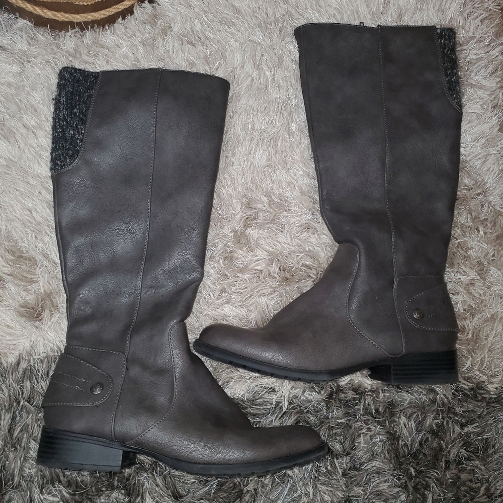 Gray boots.